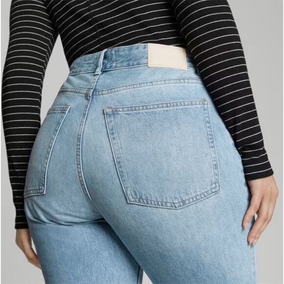 NWT The Curvy '90s Cheeky Jean in Vintage Sunbleached Blue - Picture 3 of 14